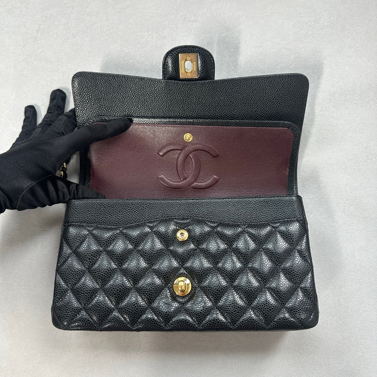 Chanel - Classic Flap - Leather - Black - (medium)