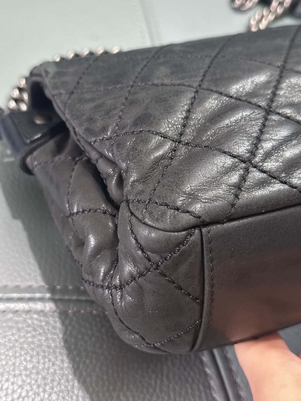 Chanel - Classic Flap - Leather - Black - (medium)