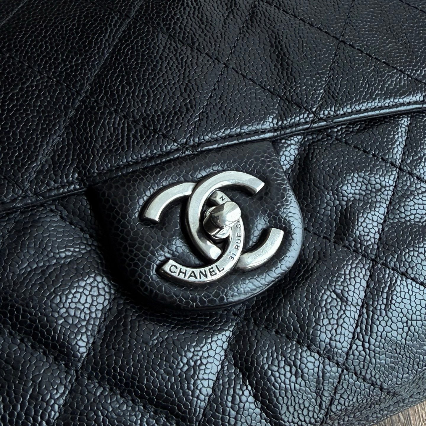 Chanel - Classic Flap - Leather - Black - (medium)