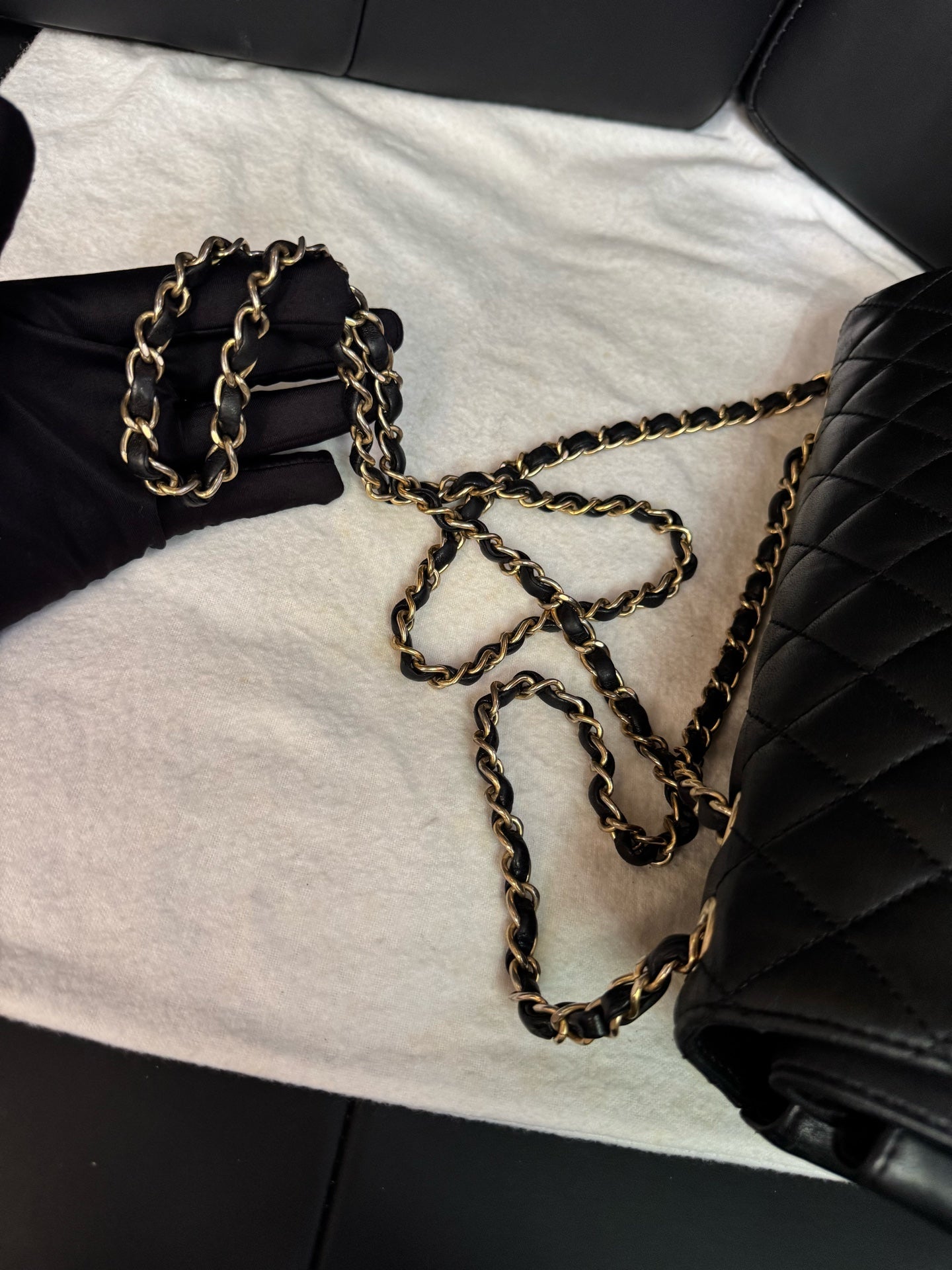 Chanel - Classic Flap - Leather - Black - (medium)