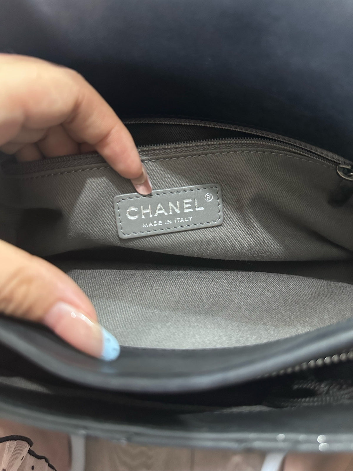 Chanel - Classic Flap - Leather - Black - (medium)