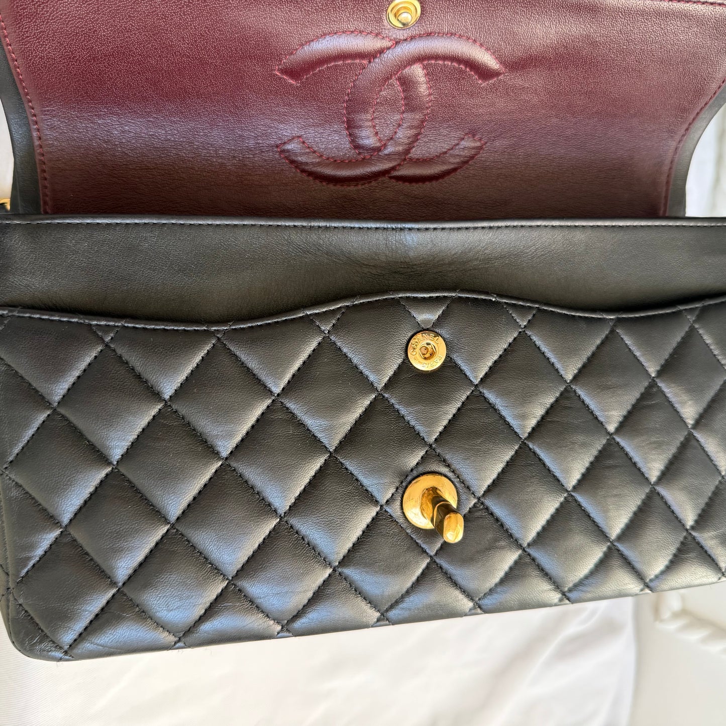 Chanel - Classic Flap - Leather - Black - (medium)