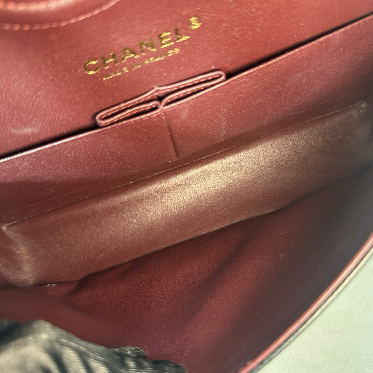 Chanel - Classic Flap - Leather - Black - (medium)