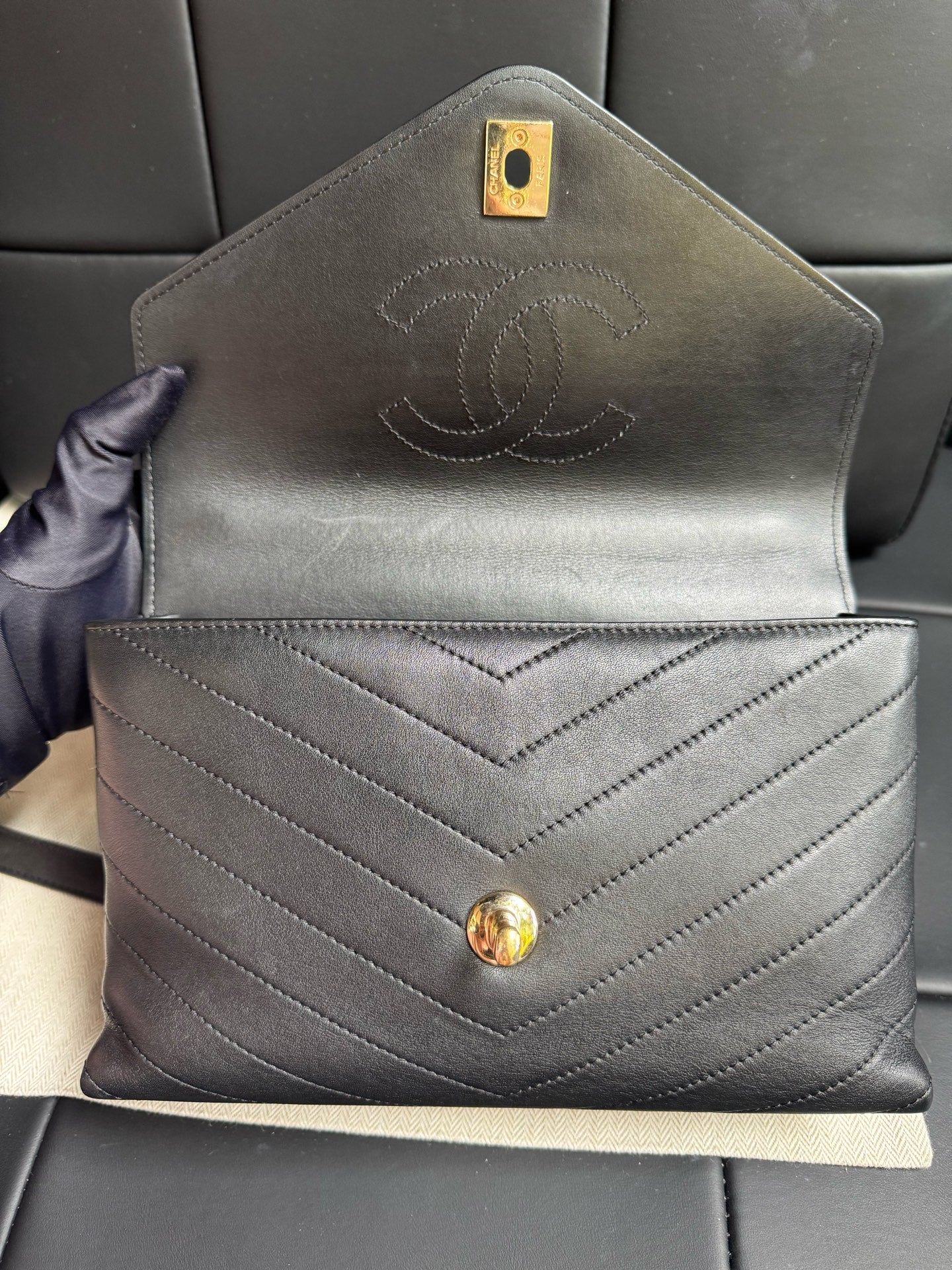 Chanel - Classic Flap - Leather - Black - (medium)