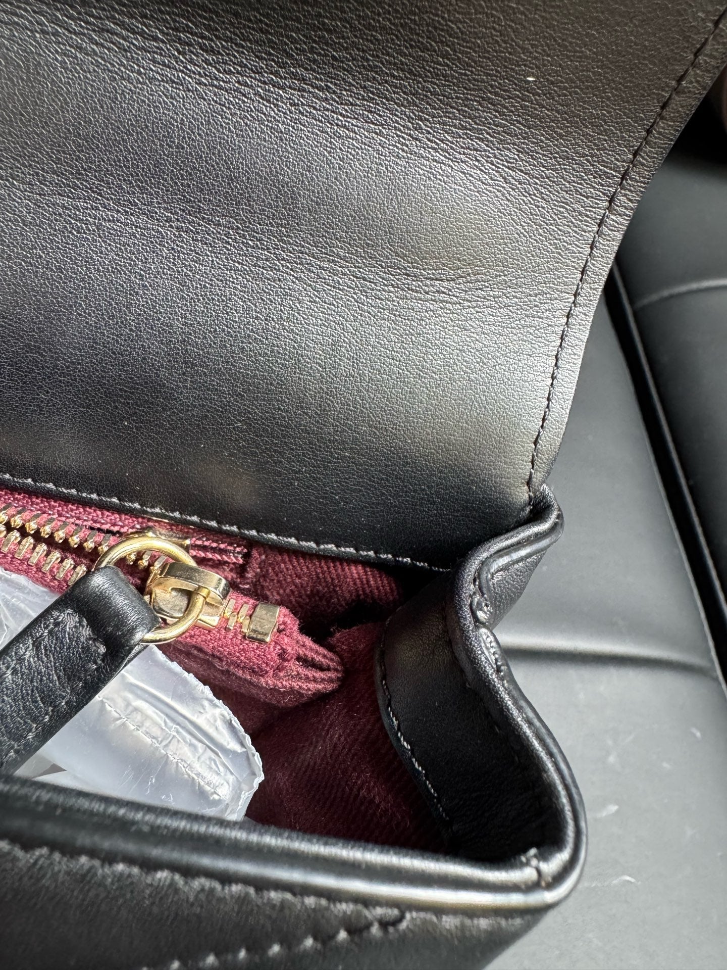Chanel - Classic Flap - Leather - Black - (medium)