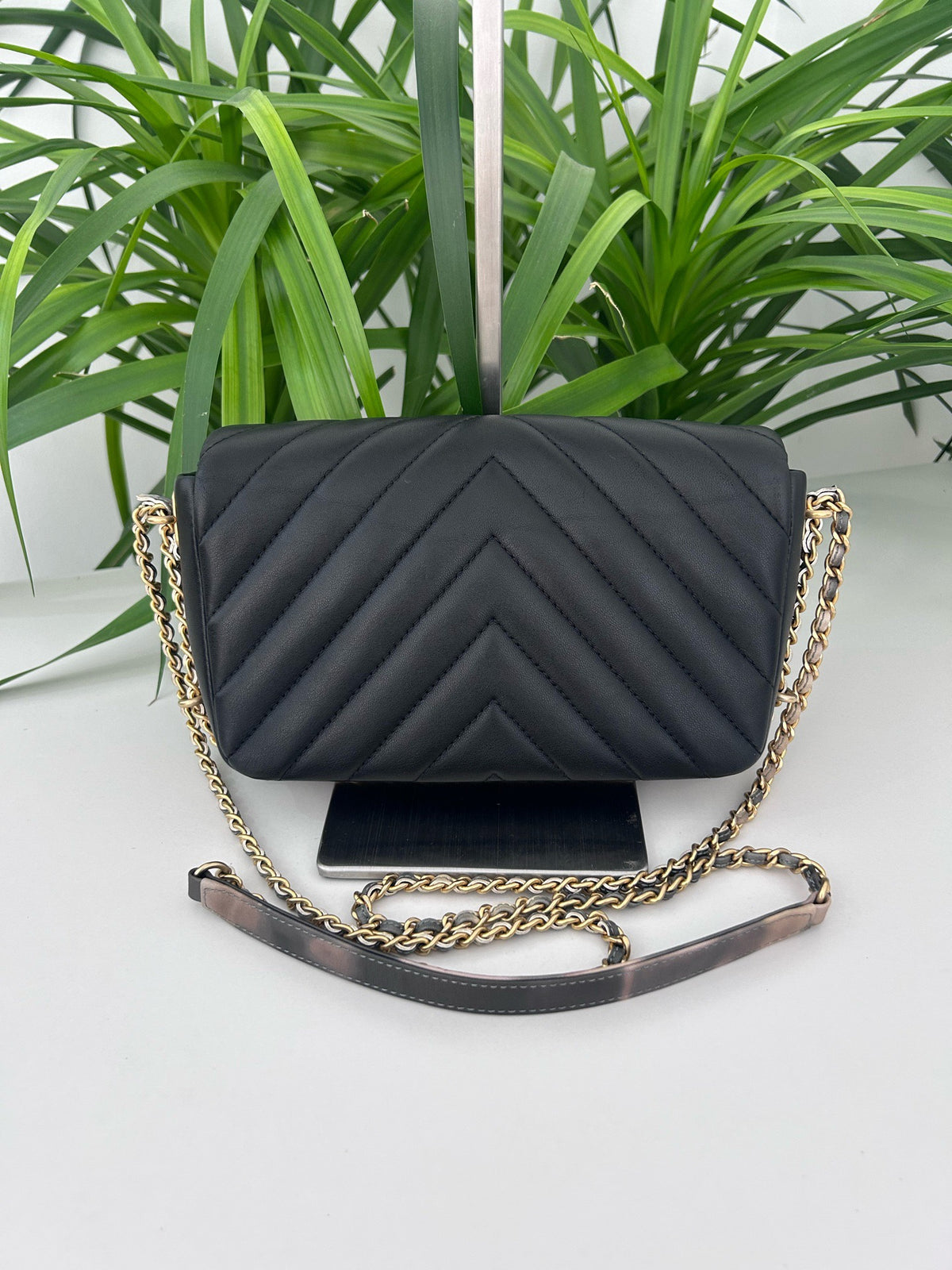 Chanel - Classic Flap - Leather - Black - (mini)