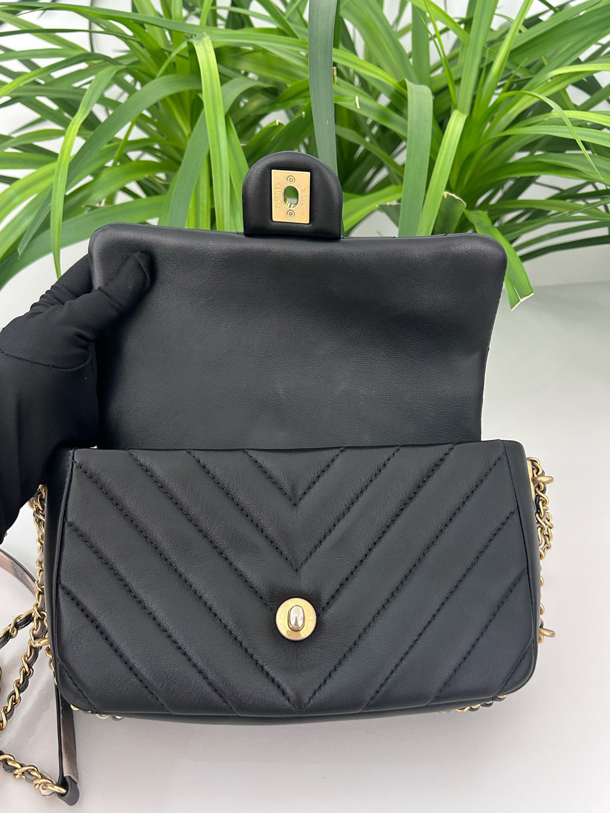 Chanel - Classic Flap - Leather - Black - (mini)