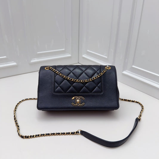Chanel - Classic Flap - Leather - Black - (small)