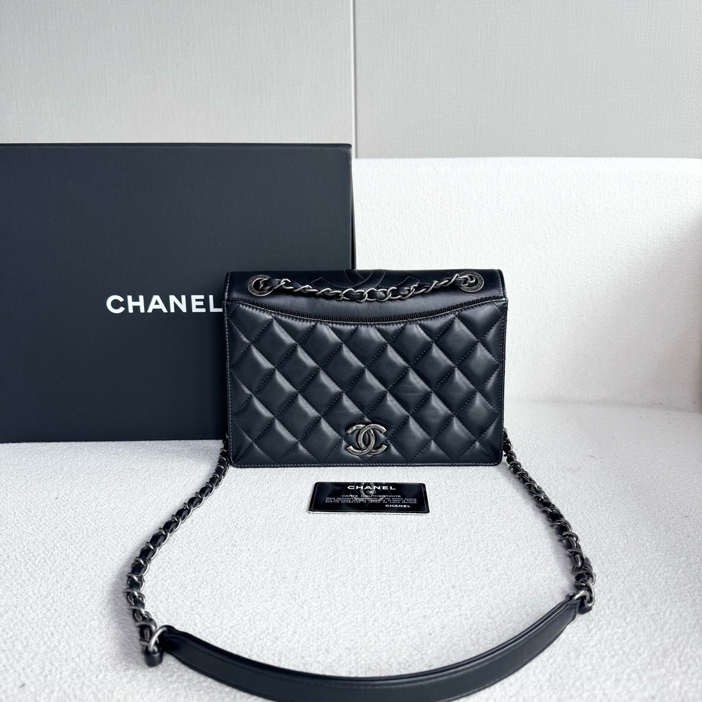 Chanel - Classic Flap - Leather - Black - (small)