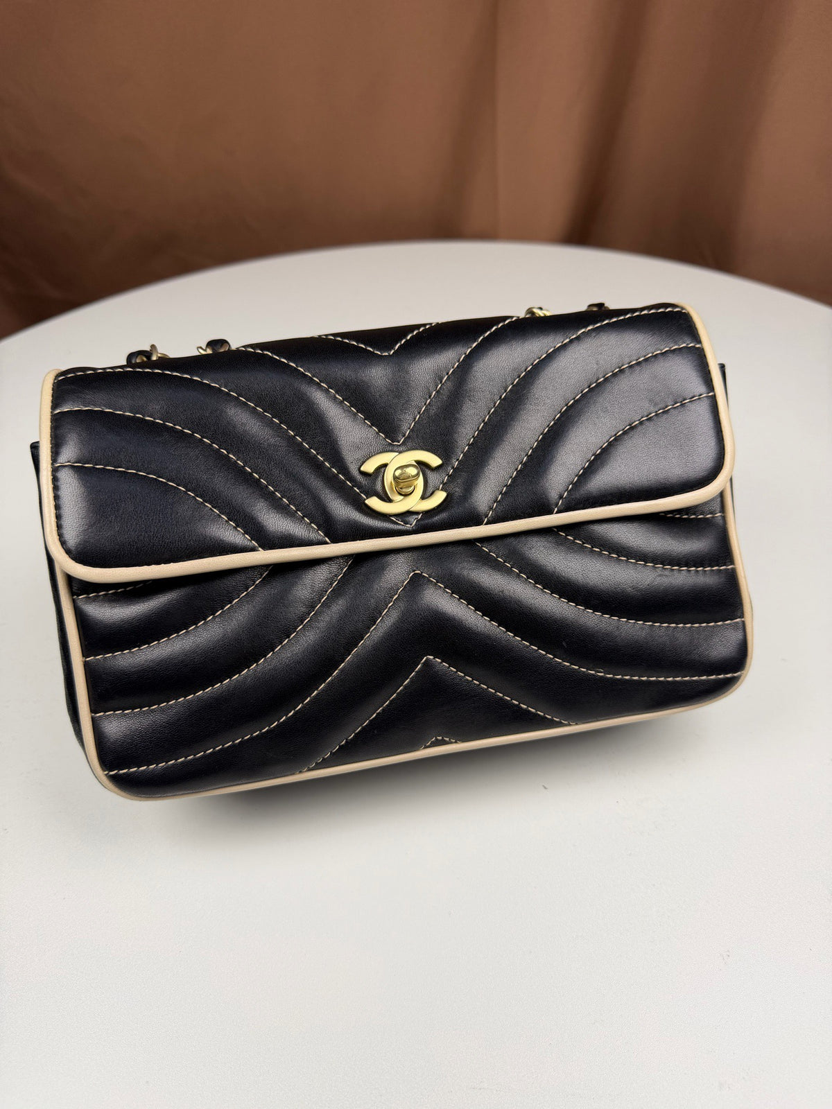 Chanel - Classic Flap - Leather - Black - (small)