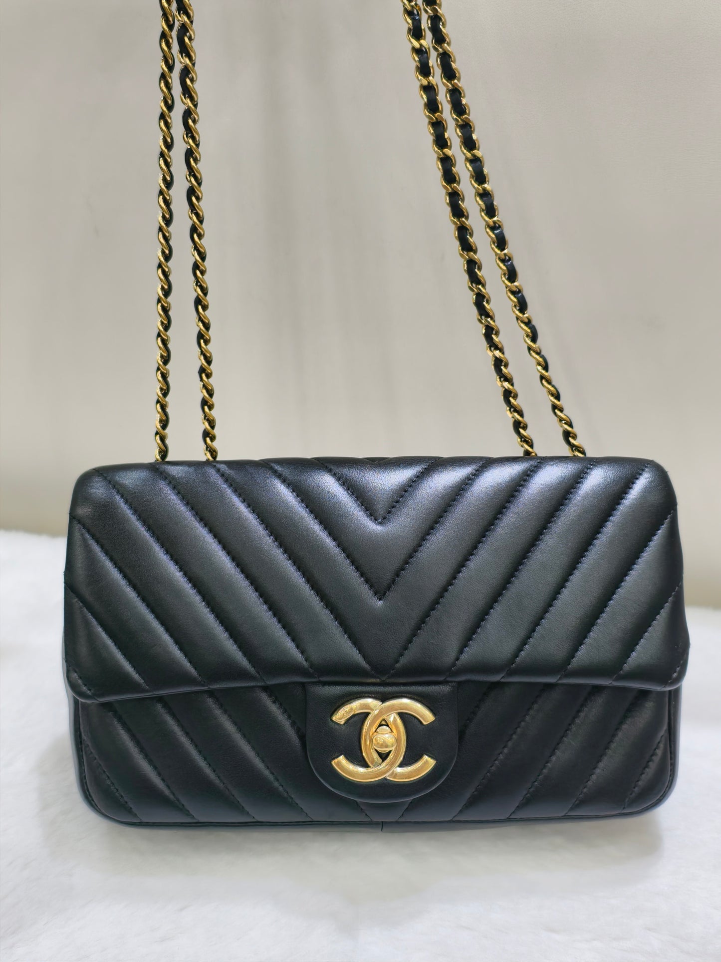 Chanel - Classic Flap - Leather - Black - (small)