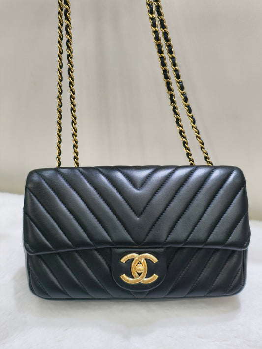 Chanel - Classic Flap - Leather - Black - (small)