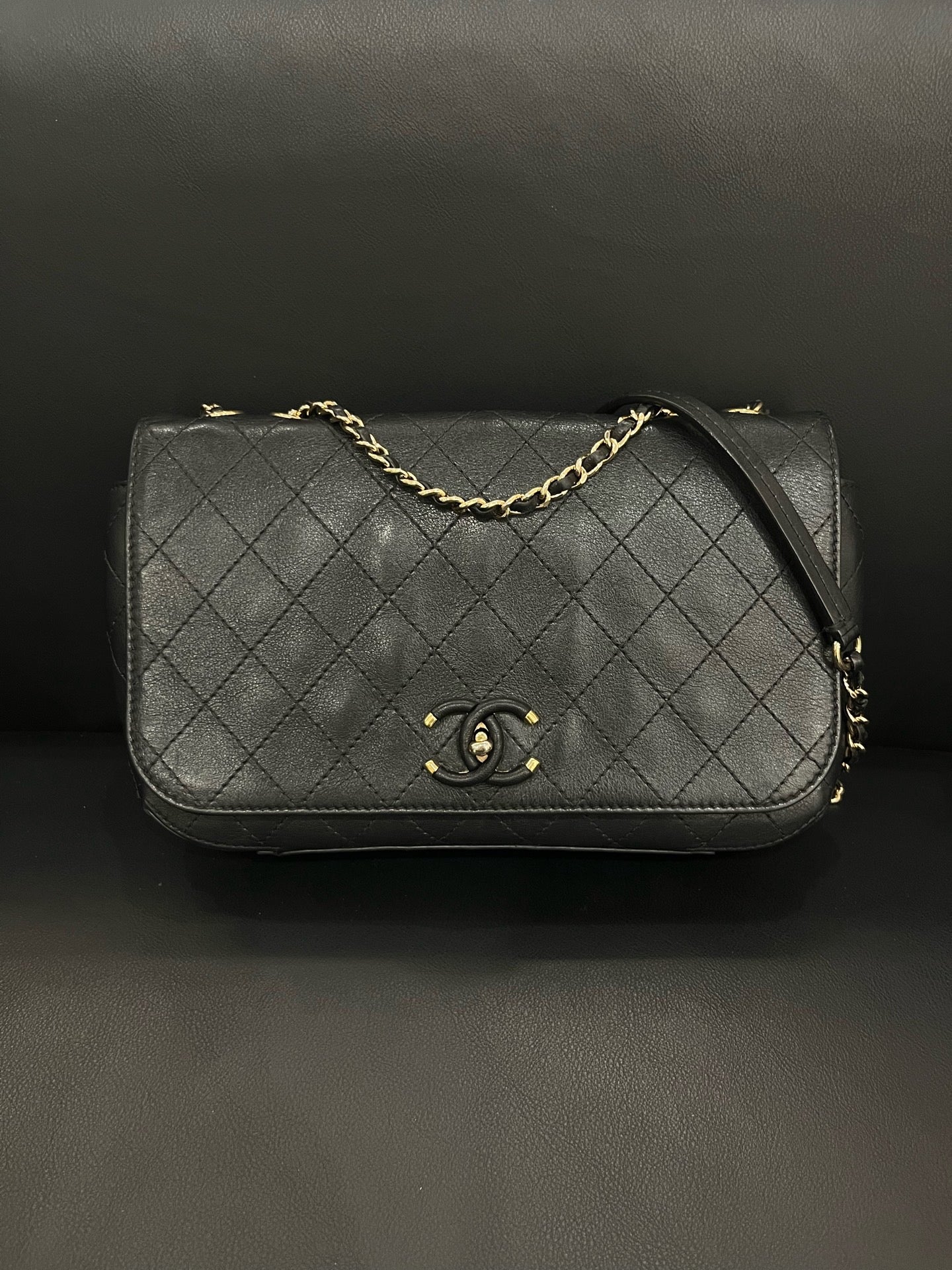 Chanel - Classic Flap - Leather - Black - (small)