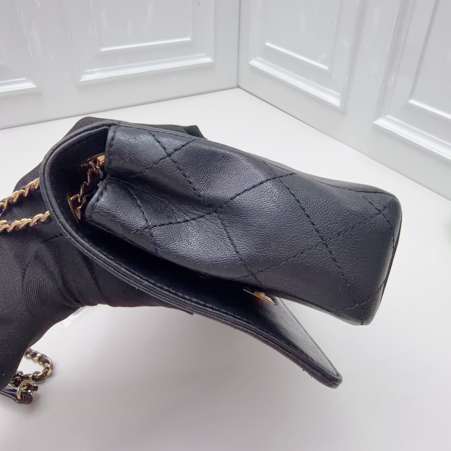 Chanel - Classic Flap - Leather - Black - (small)
