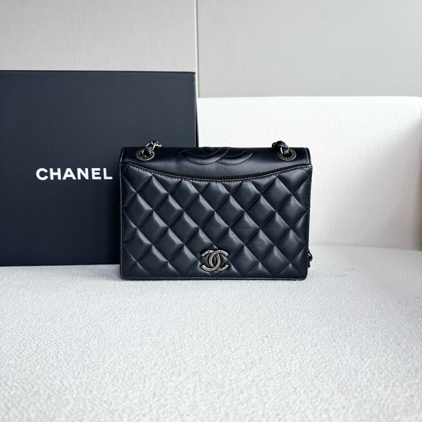 Chanel - Classic Flap - Leather - Black - (small)