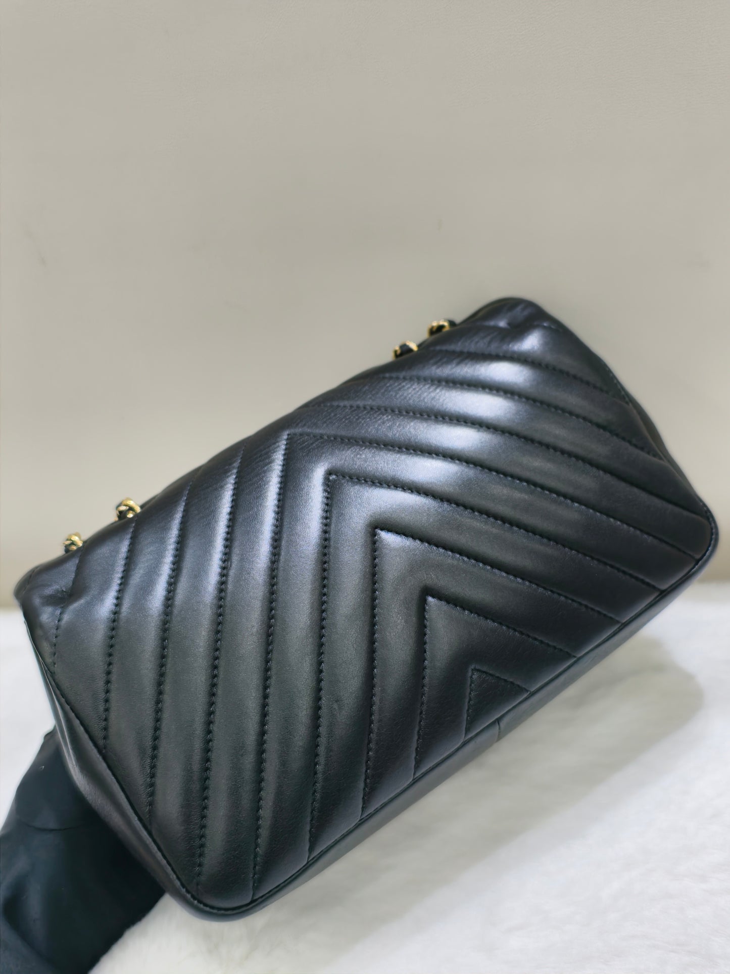Chanel - Classic Flap - Leather - Black - (small)