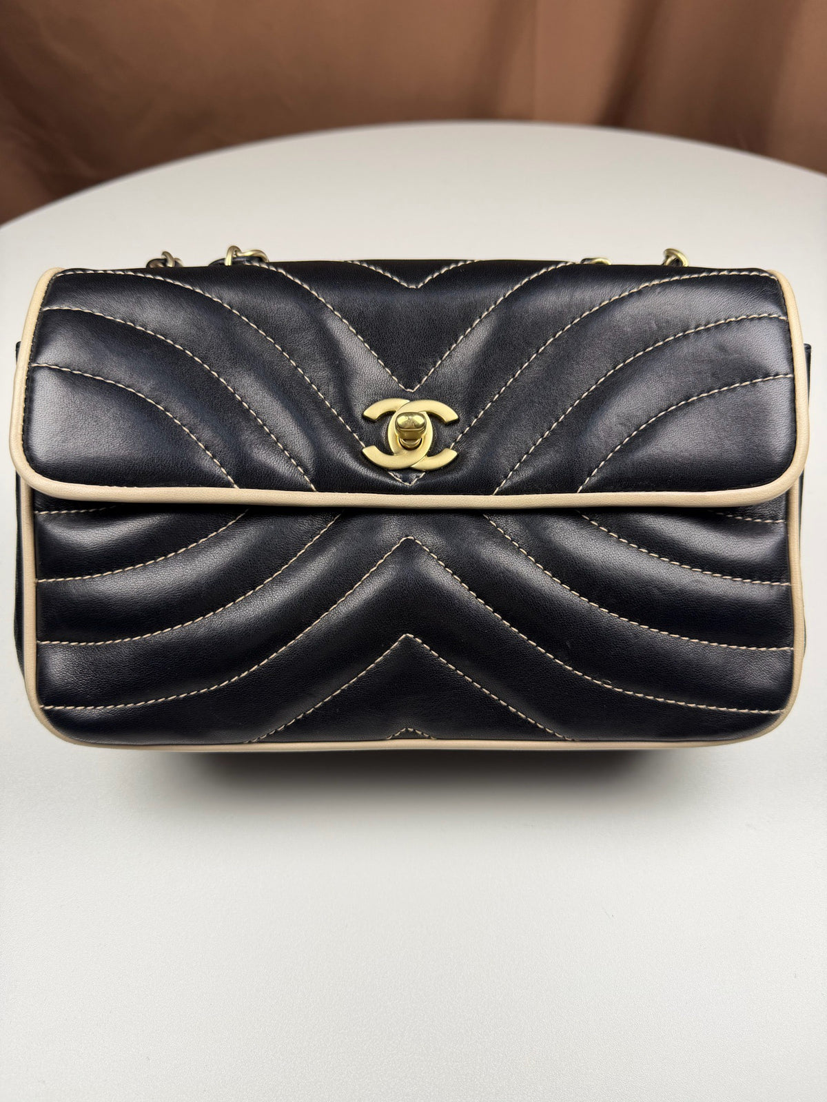 Chanel - Classic Flap - Leather - Black - (small)