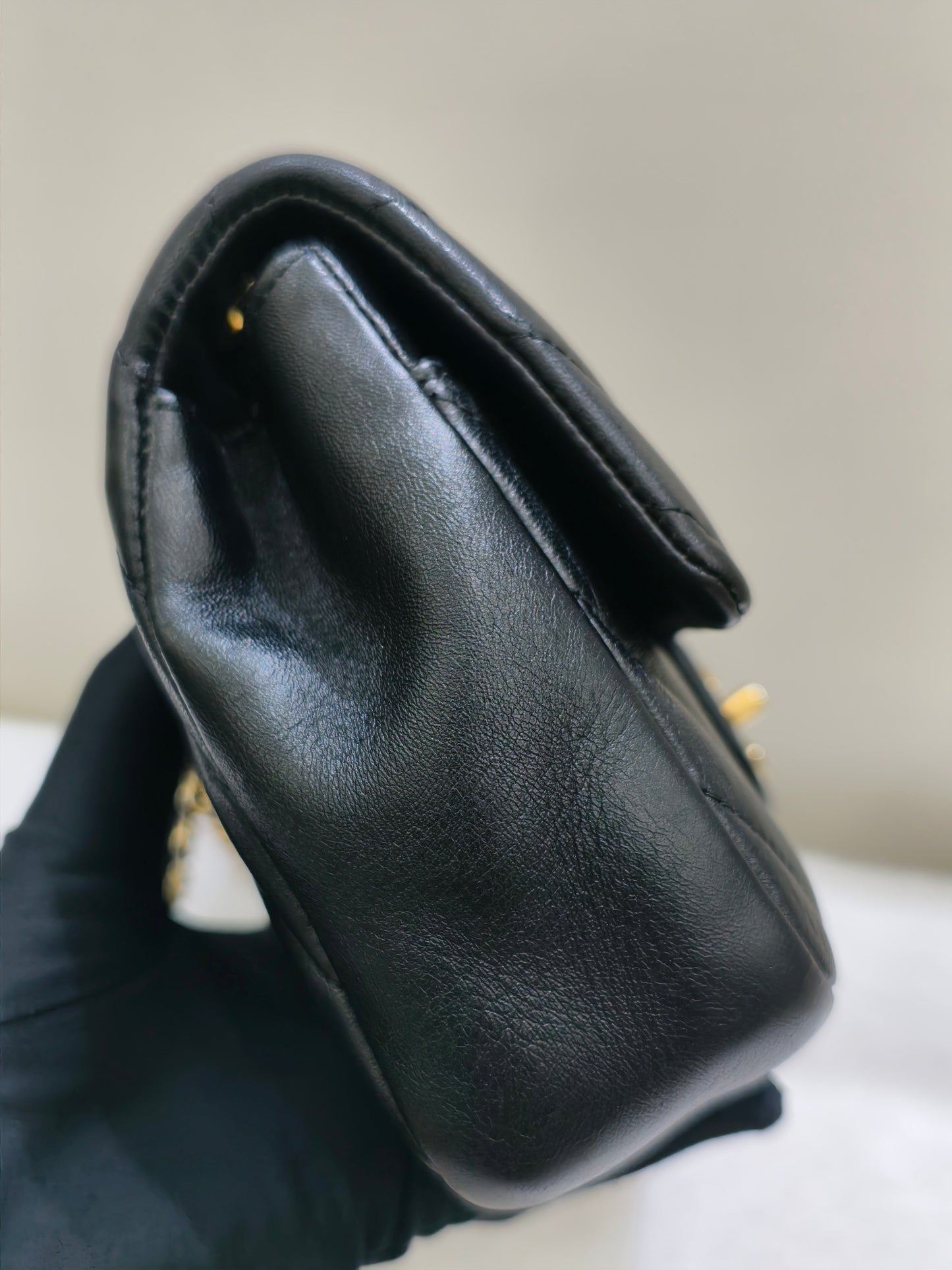 Chanel - Classic Flap - Leather - Black - (small)