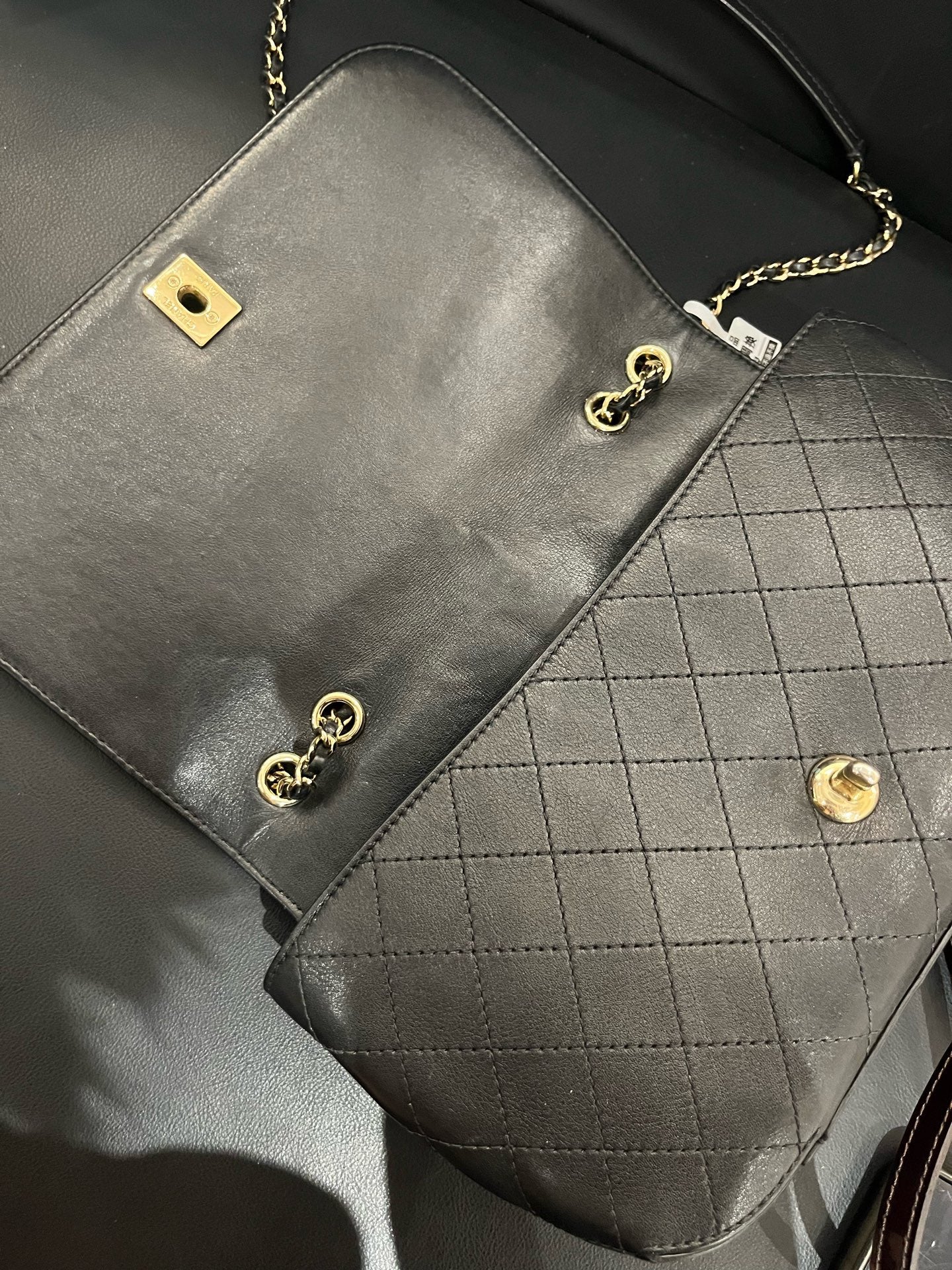 Chanel - Classic Flap - Leather - Black - (small)