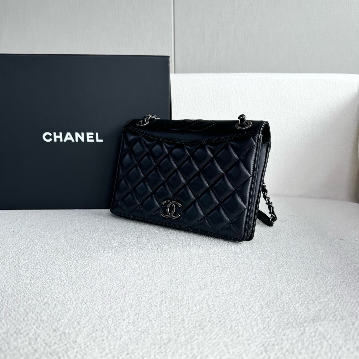 Chanel - Classic Flap - Leather - Black - (small)