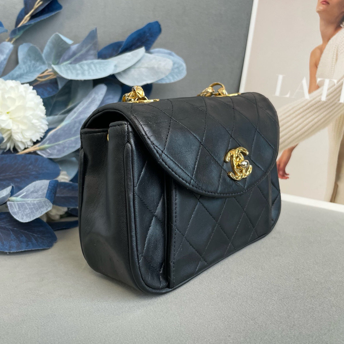 Chanel - Classic Flap - Leather - Black - (small)