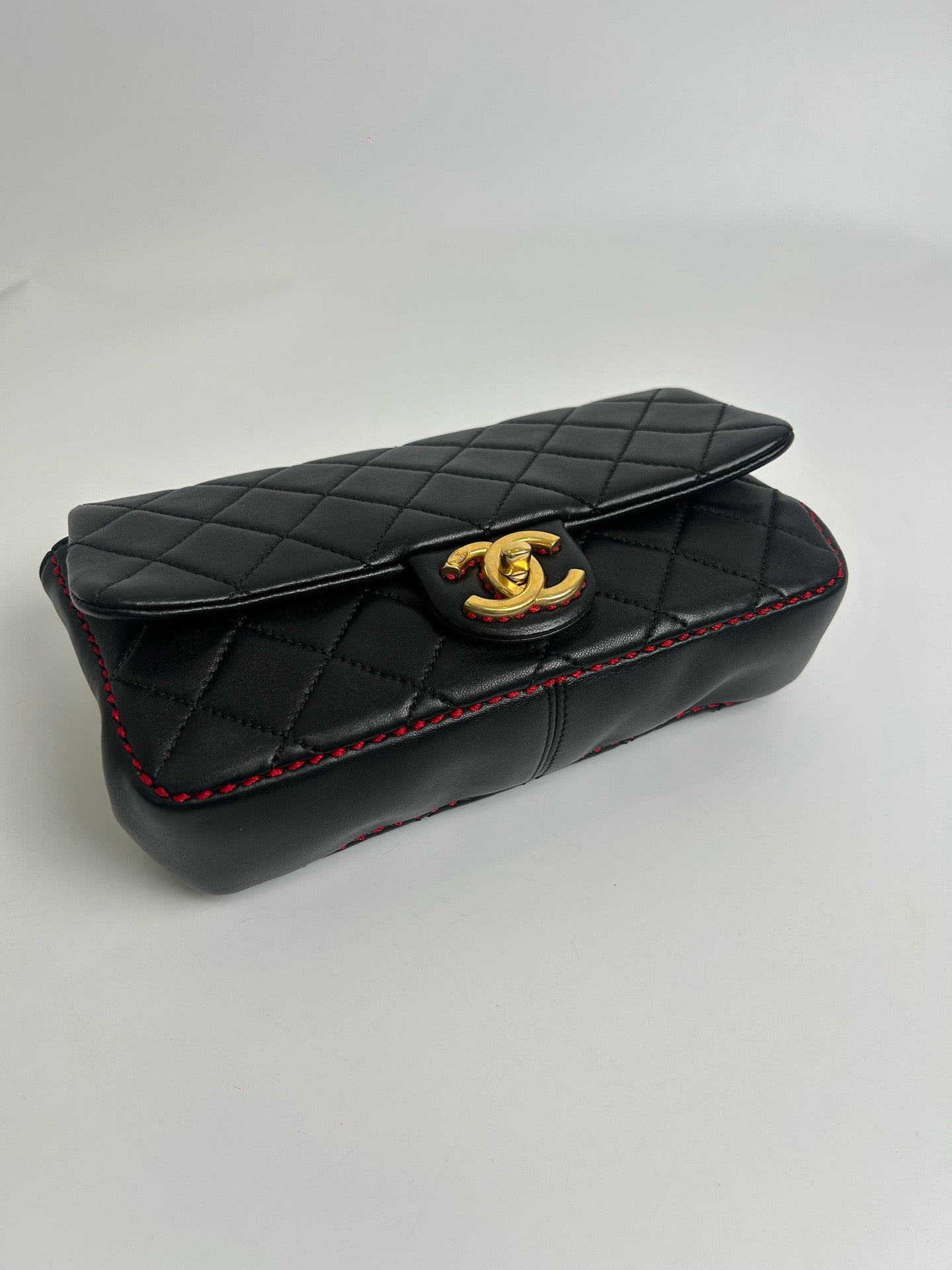 Chanel - Classic Flap - Leather - Black - (small)