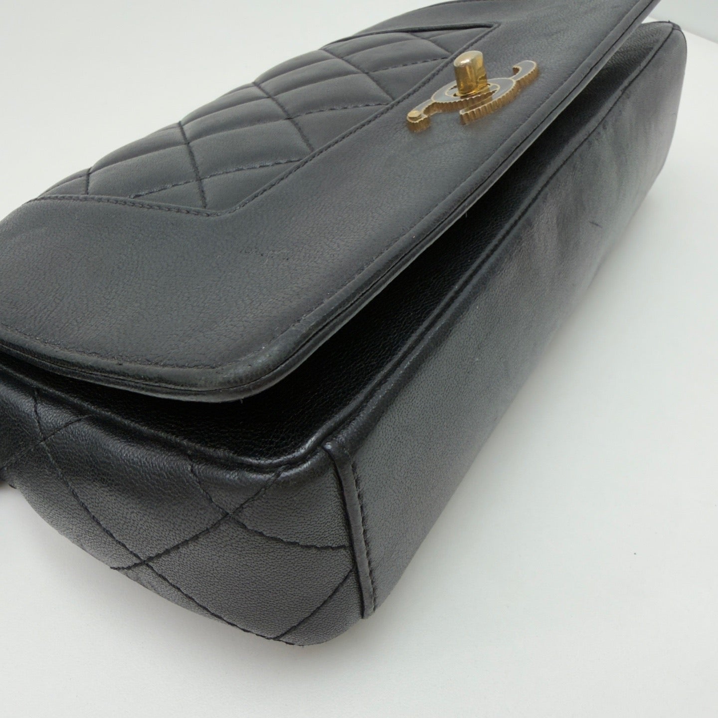 Chanel - Classic Flap - Leather - Black - (small)