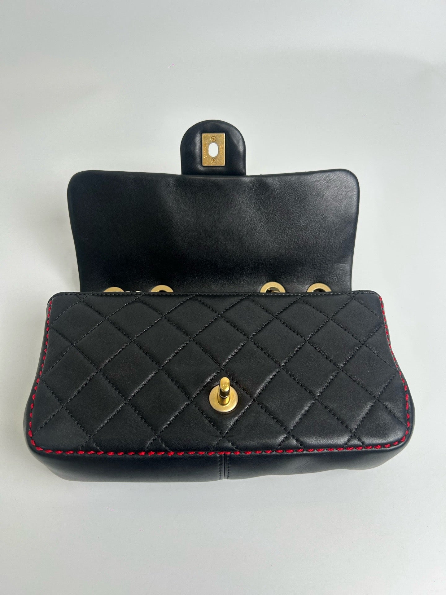 Chanel - Classic Flap - Leather - Black - (small)