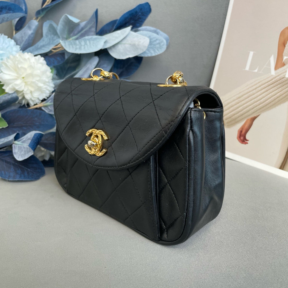Chanel - Classic Flap - Leather - Black - (small)