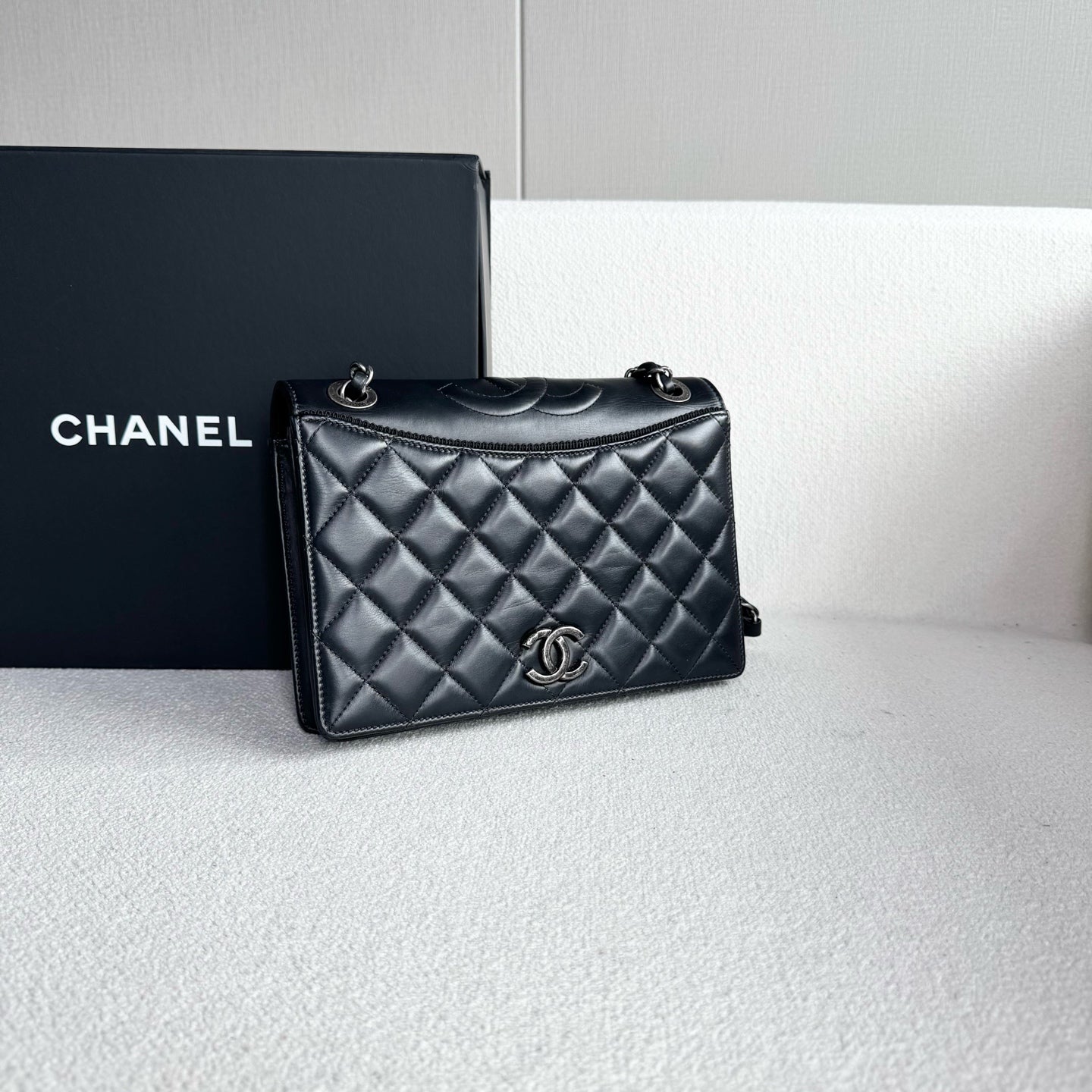 Chanel - Classic Flap - Leather - Black - (small)
