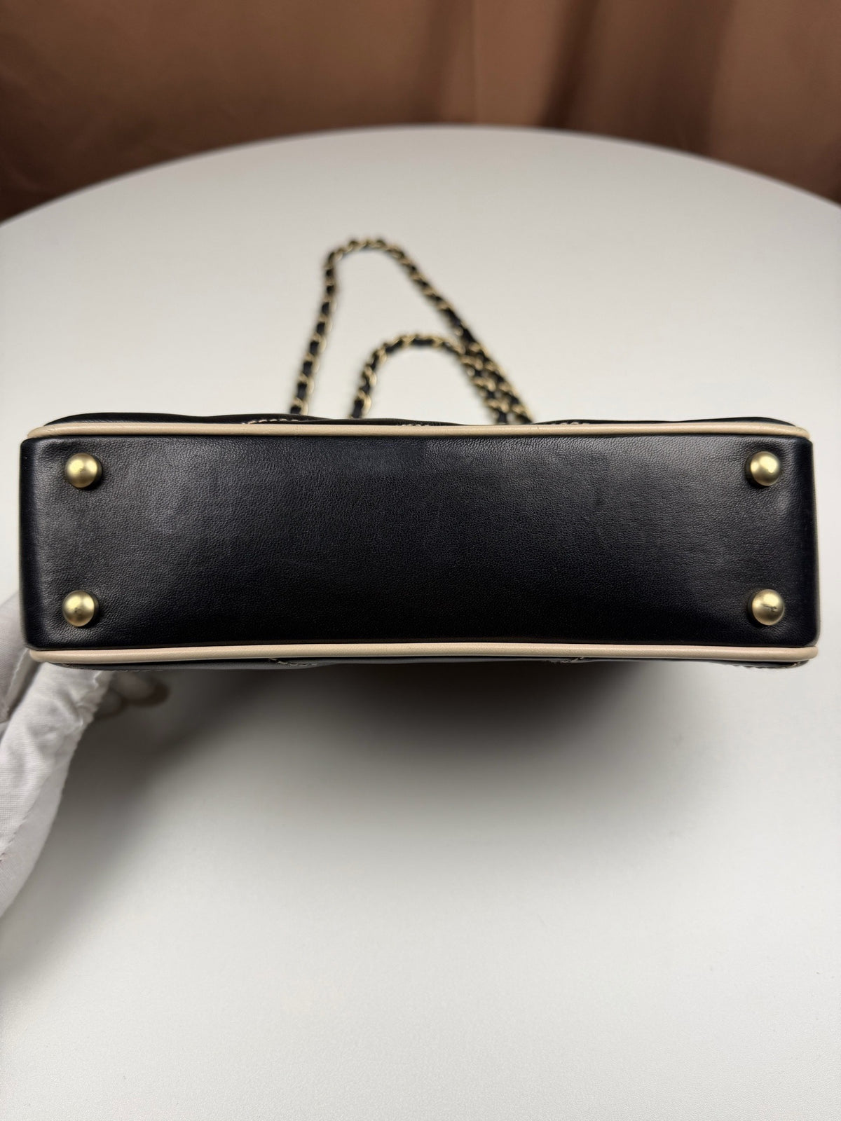 Chanel - Classic Flap - Leather - Black - (small)