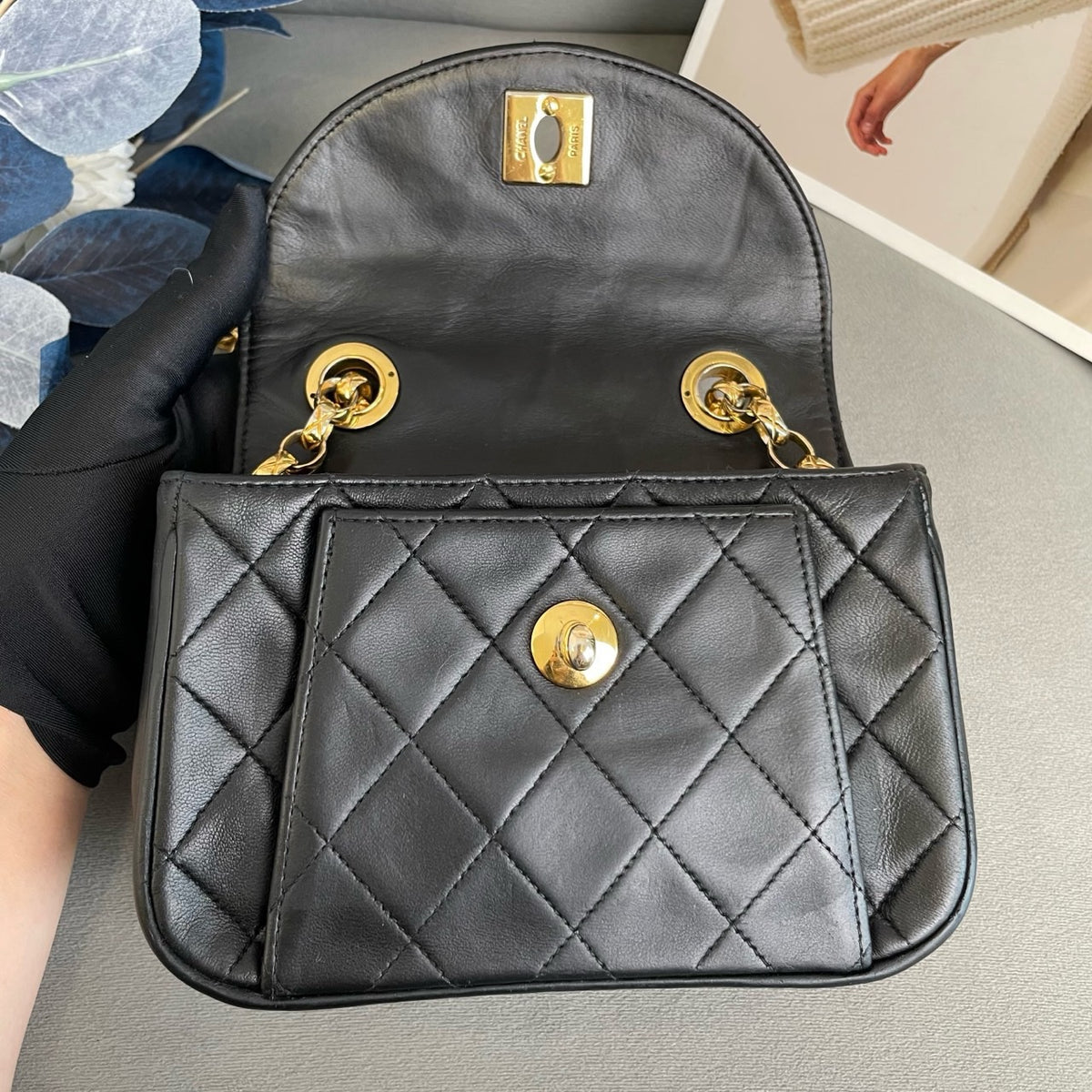 Chanel - Classic Flap - Leather - Black - (small)