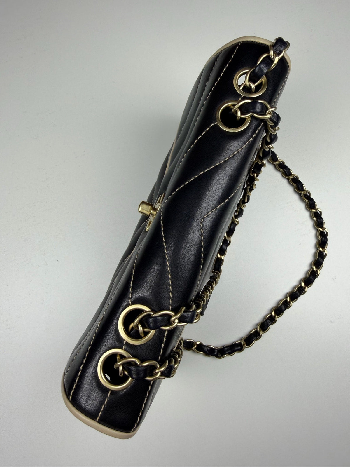 Chanel - Classic Flap - Leather - Black - (small)