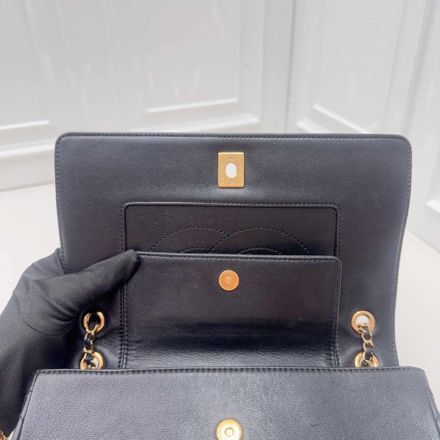 Chanel - Classic Flap - Leather - Black - (small)