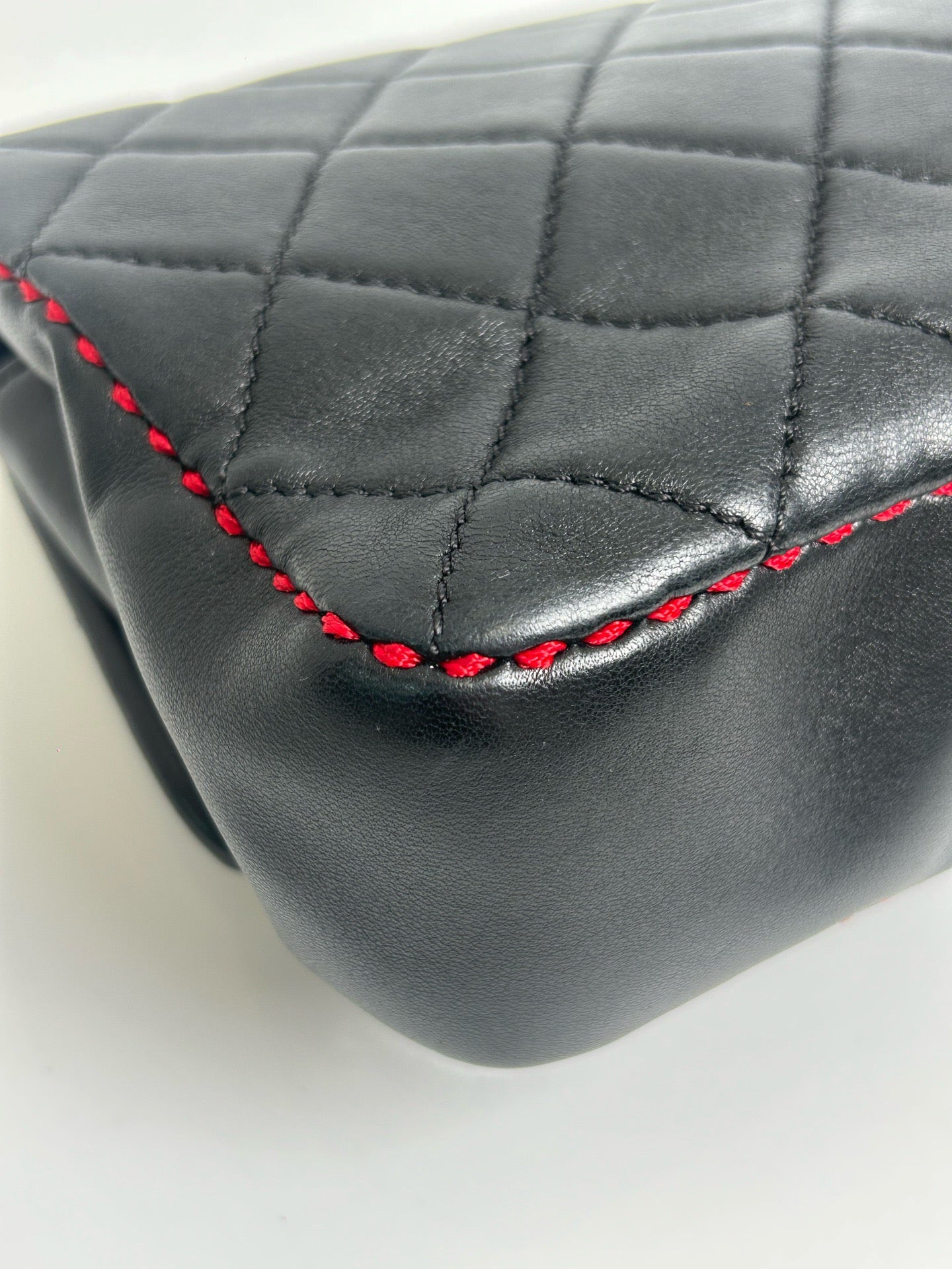 Chanel - Classic Flap - Leather - Black - (small)
