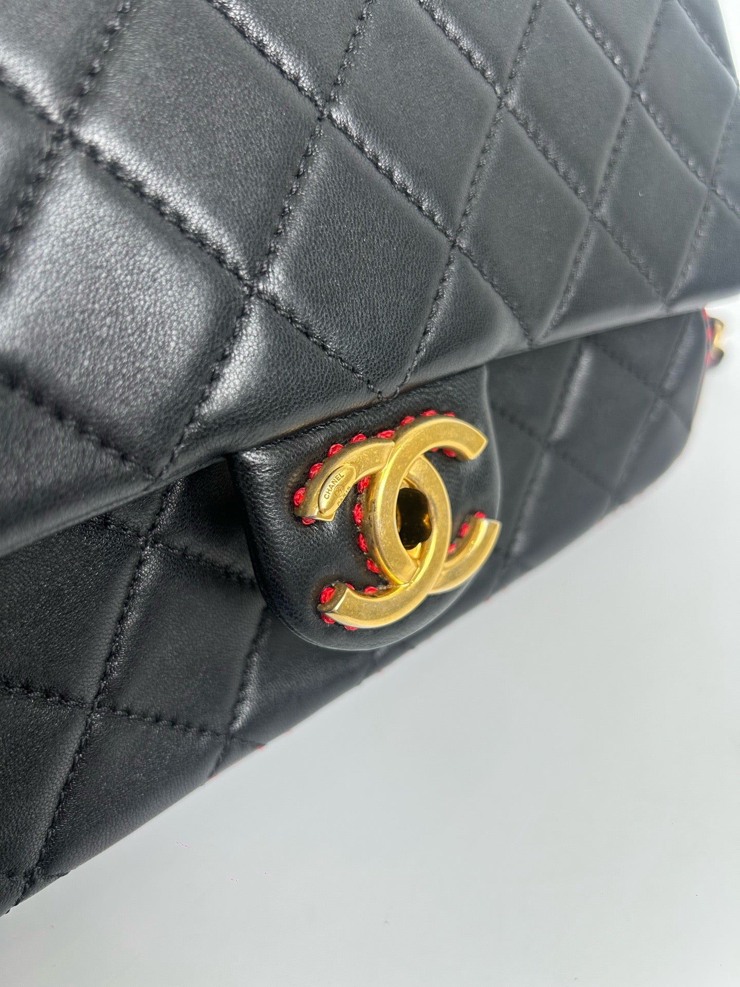 Chanel - Classic Flap - Leather - Black - (small)