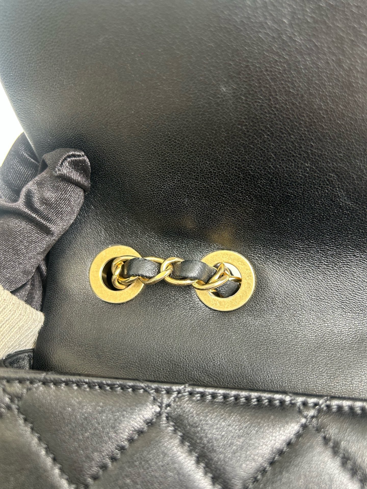Chanel - Classic Flap - Leather - Black - (small)