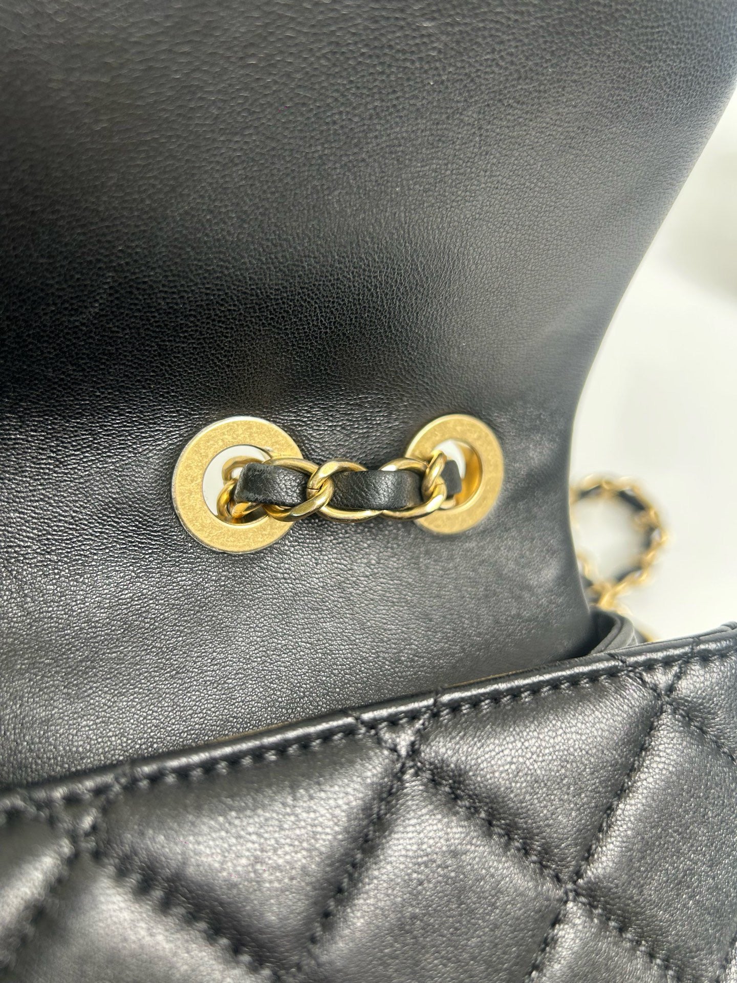 Chanel - Classic Flap - Leather - Black - (small)