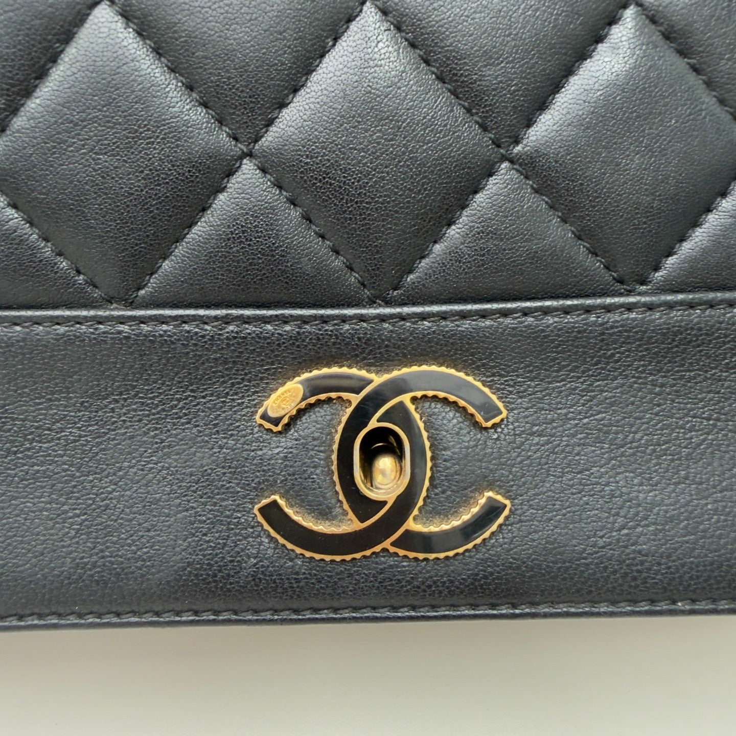 Chanel - Classic Flap - Leather - Black - (small)