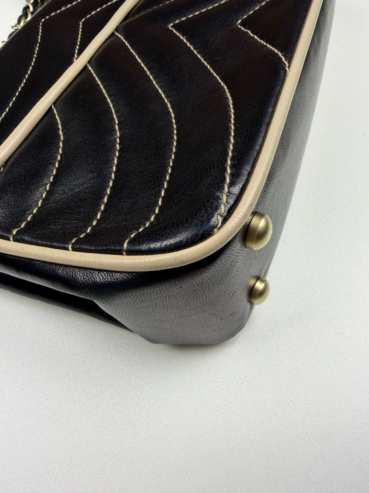 Chanel - Classic Flap - Leather - Black - (small)