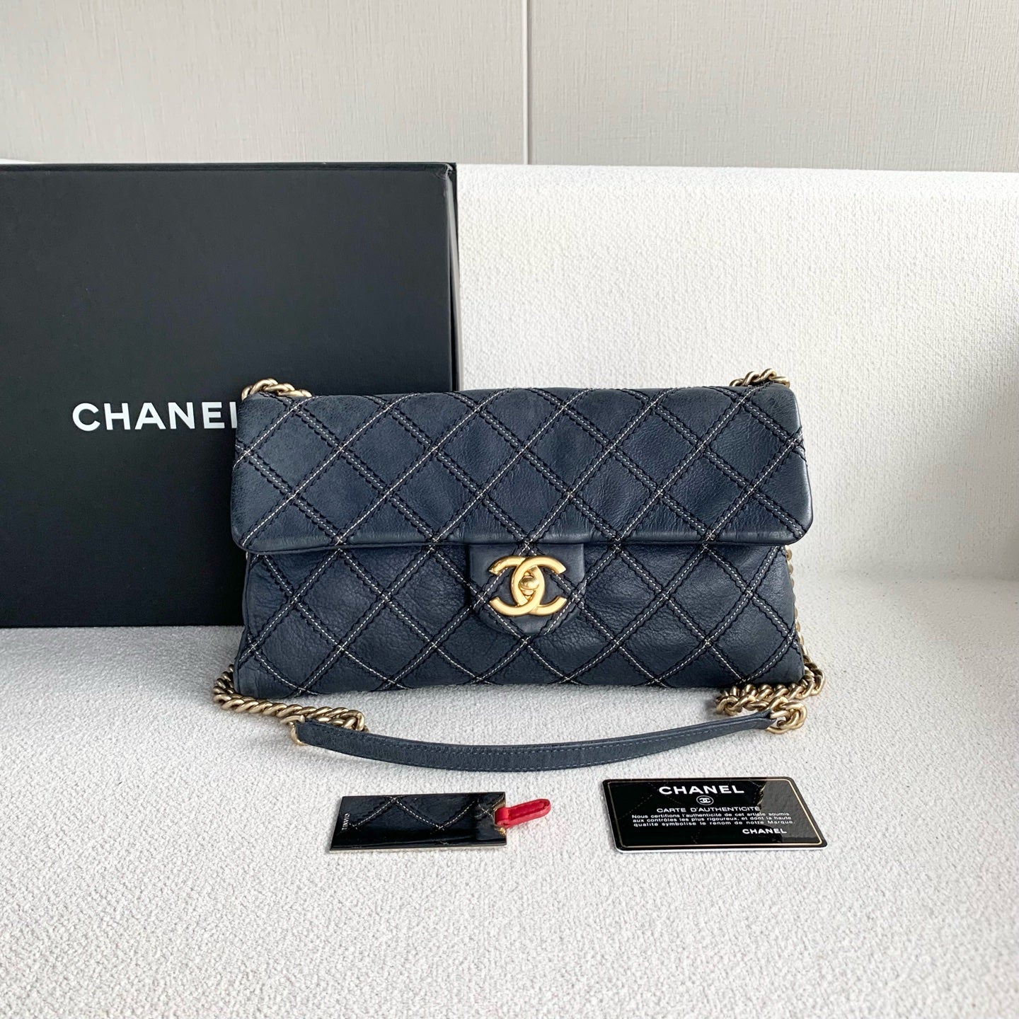Chanel - Classic Flap - Leather - Blue - (medium)