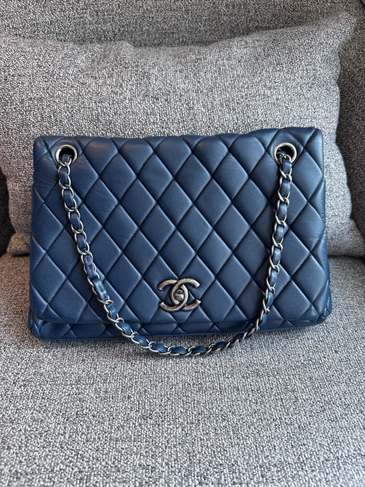 Chanel - Classic Flap - Leather - Blue - (medium)