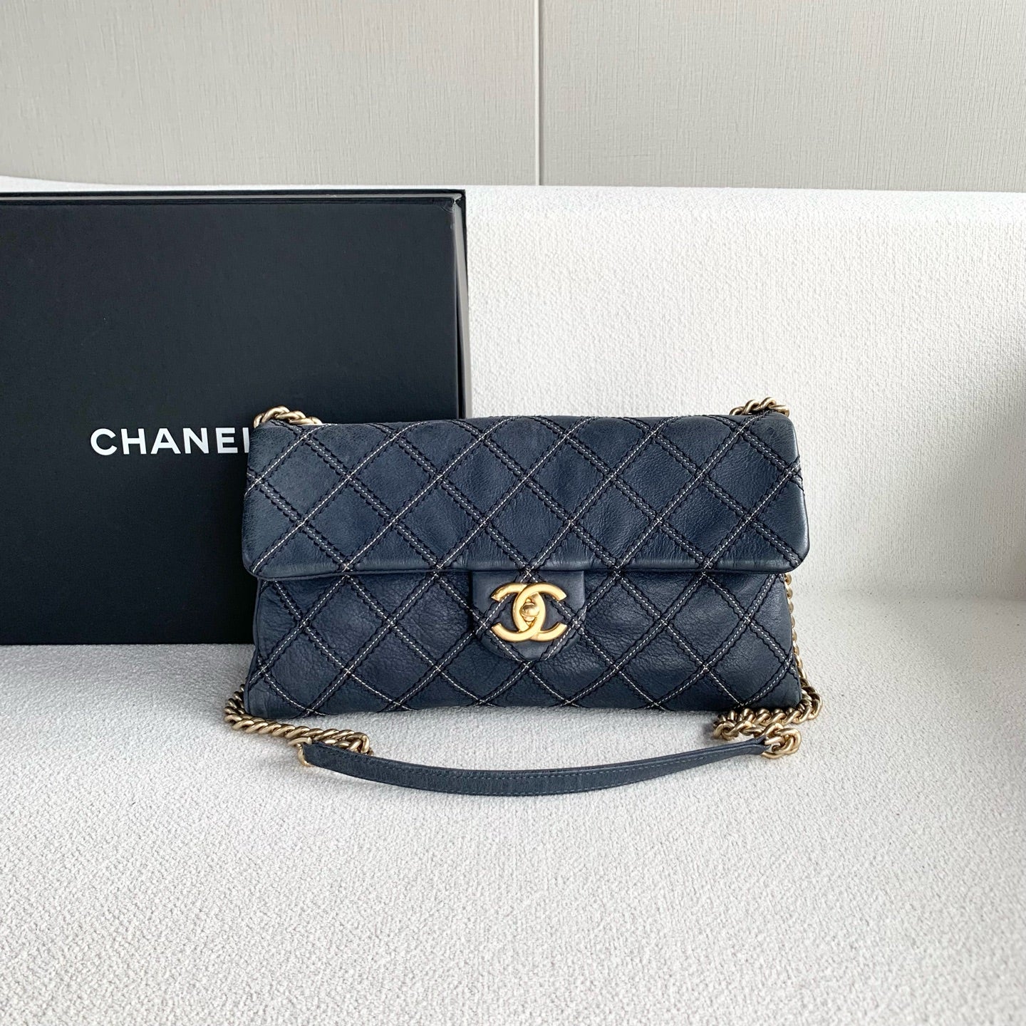 Chanel - Classic Flap - Leather - Blue - (medium)