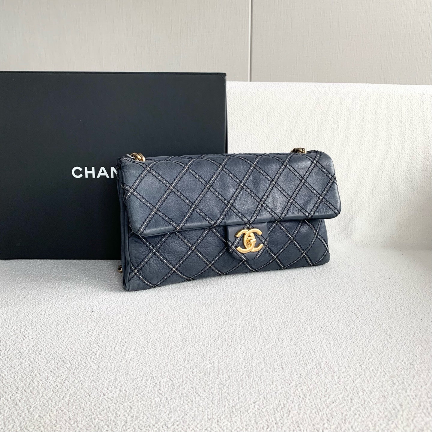 Chanel - Classic Flap - Leather - Blue - (medium)