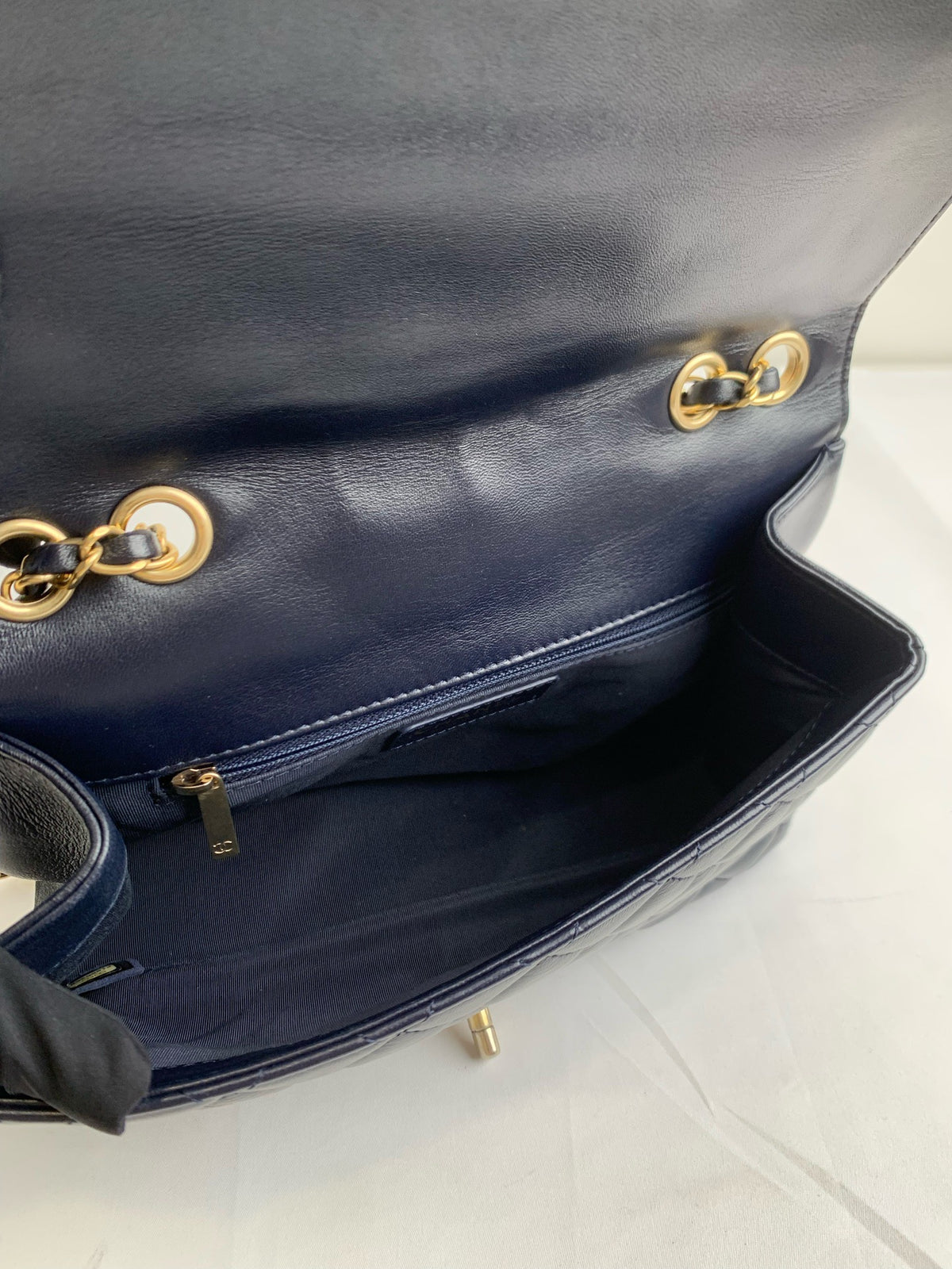 Chanel - Classic Flap - Leather - Blue - (medium)