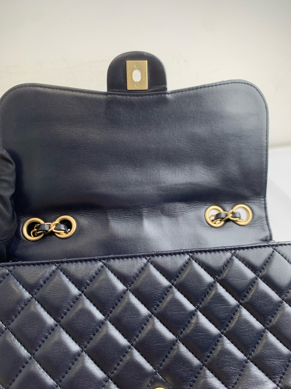 Chanel - Classic Flap - Leather - Blue - (medium)