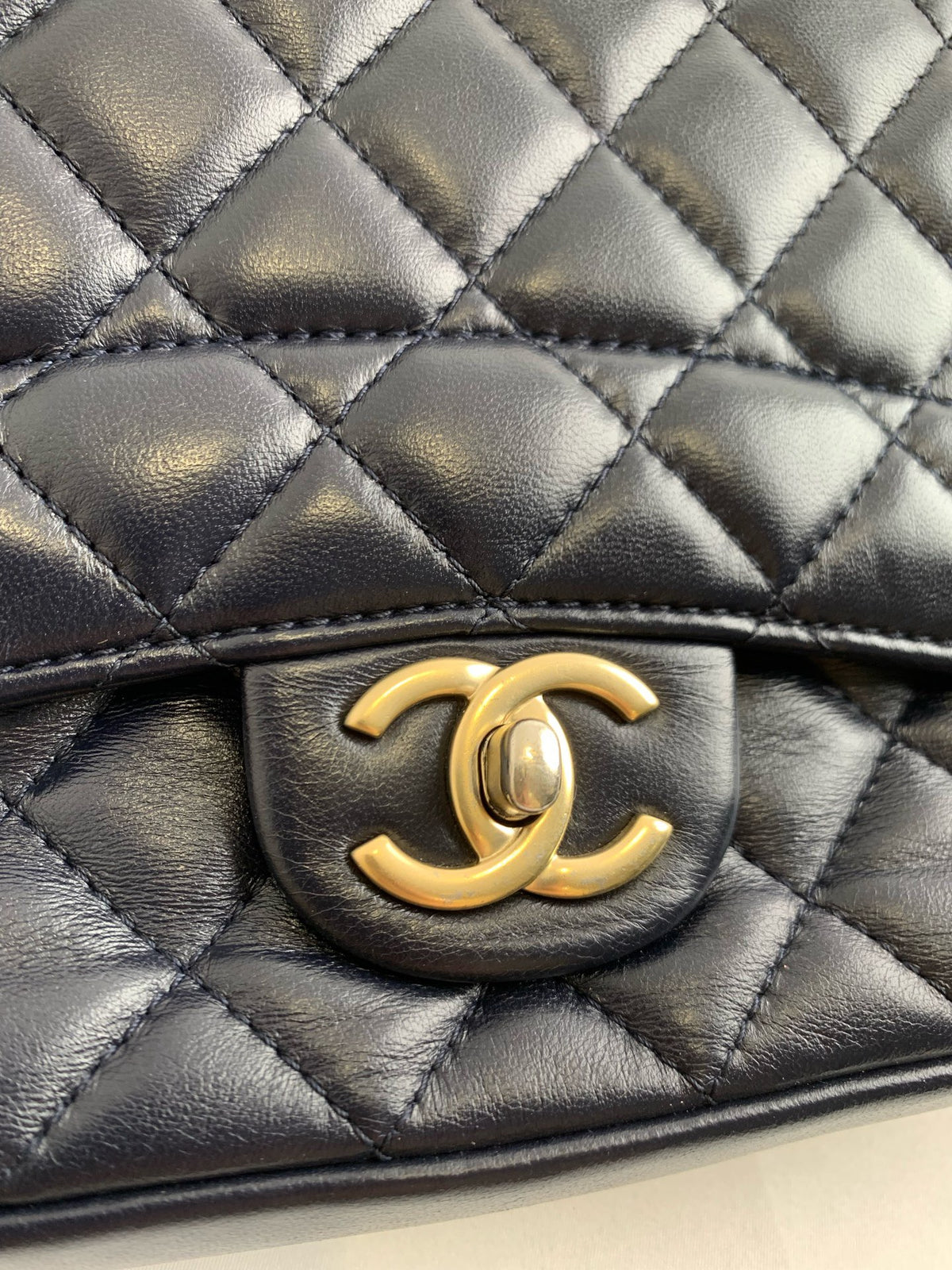 Chanel - Classic Flap - Leather - Blue - (medium)