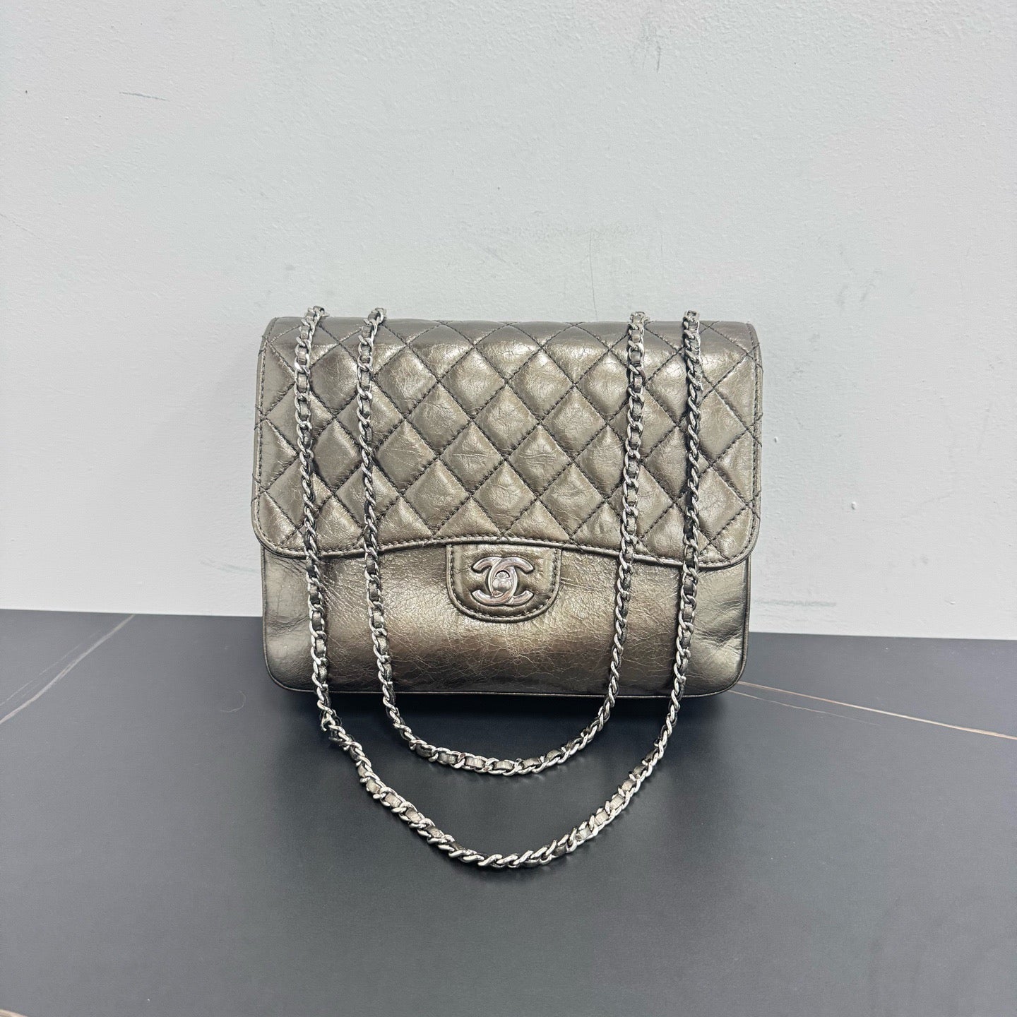Chanel - Classic Flap - Leather - Gold - (medium)
