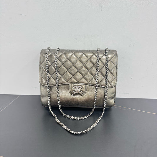 Chanel - Classic Flap - Leather - Gold - (medium)