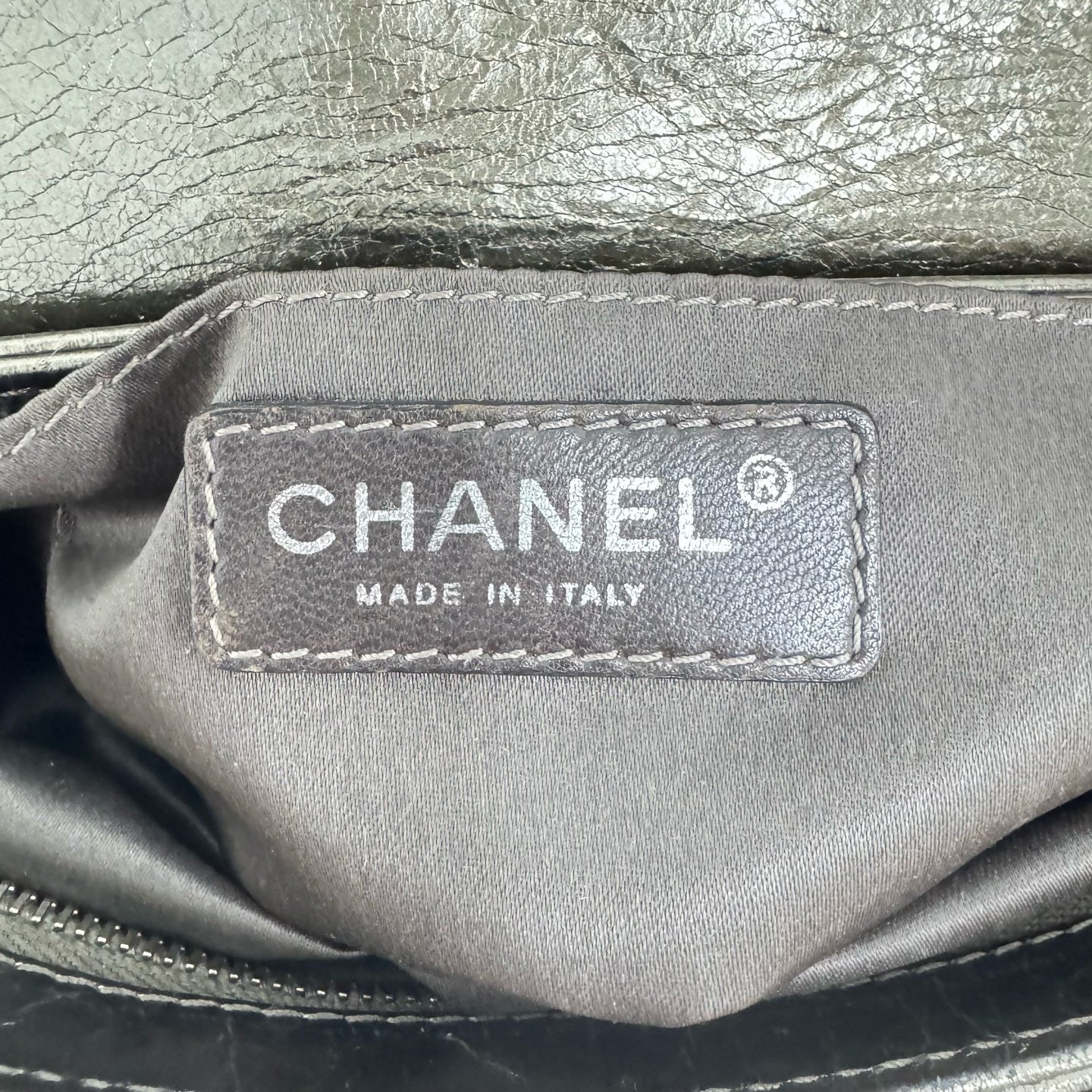 Chanel - Classic Flap - Leather - Gold - (medium)